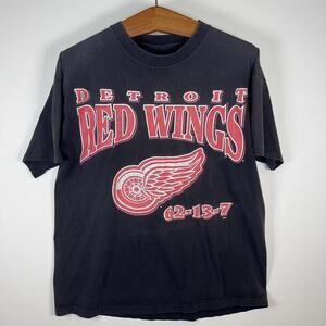 VTG Detroit Red Wings Black 1996 Record-Breaking Season Tee - Large